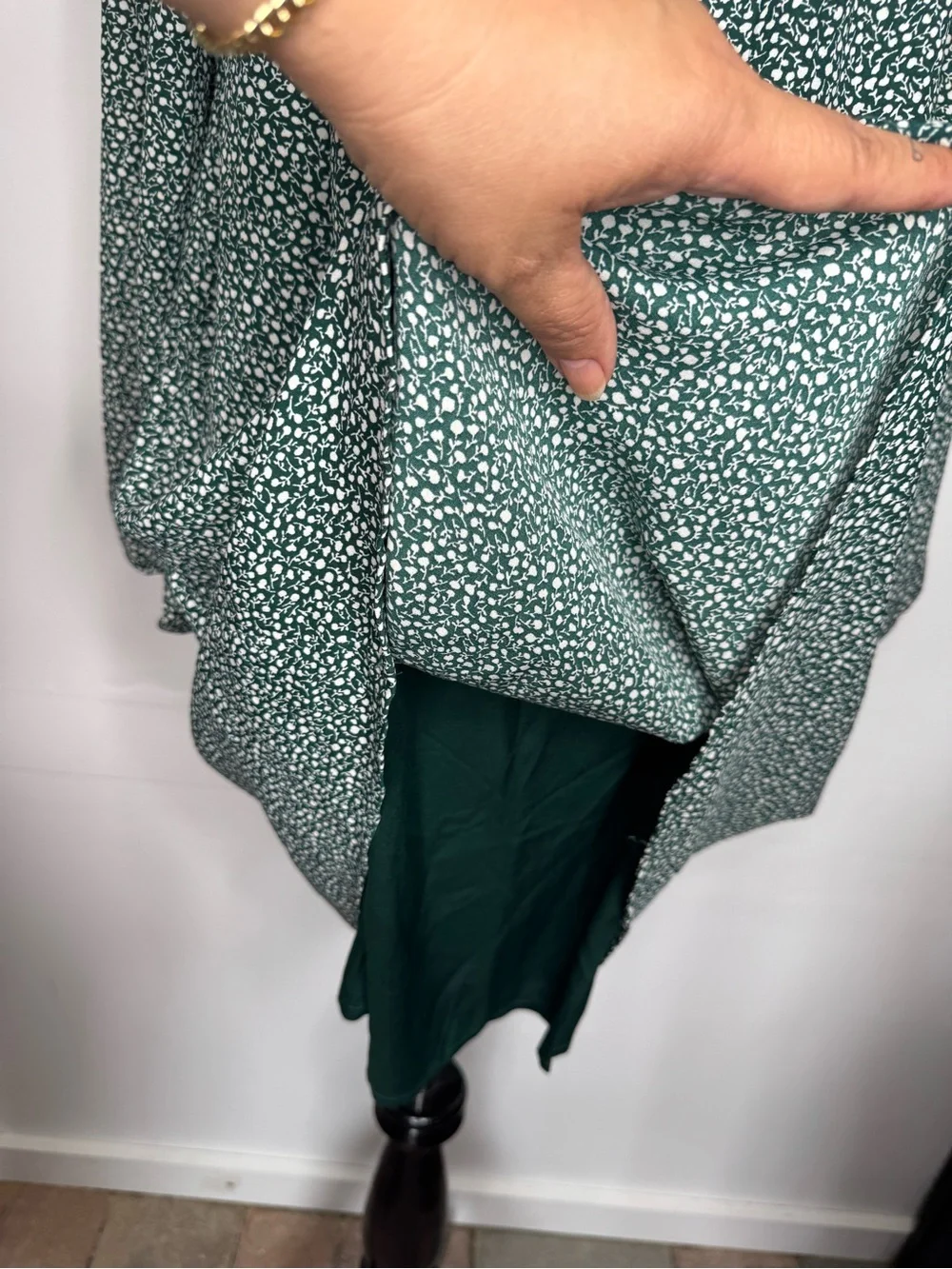 Abercrombie & Fitch Green Floral Long-Sleeve Smocked Dress. Size L - Picture 6 of 16